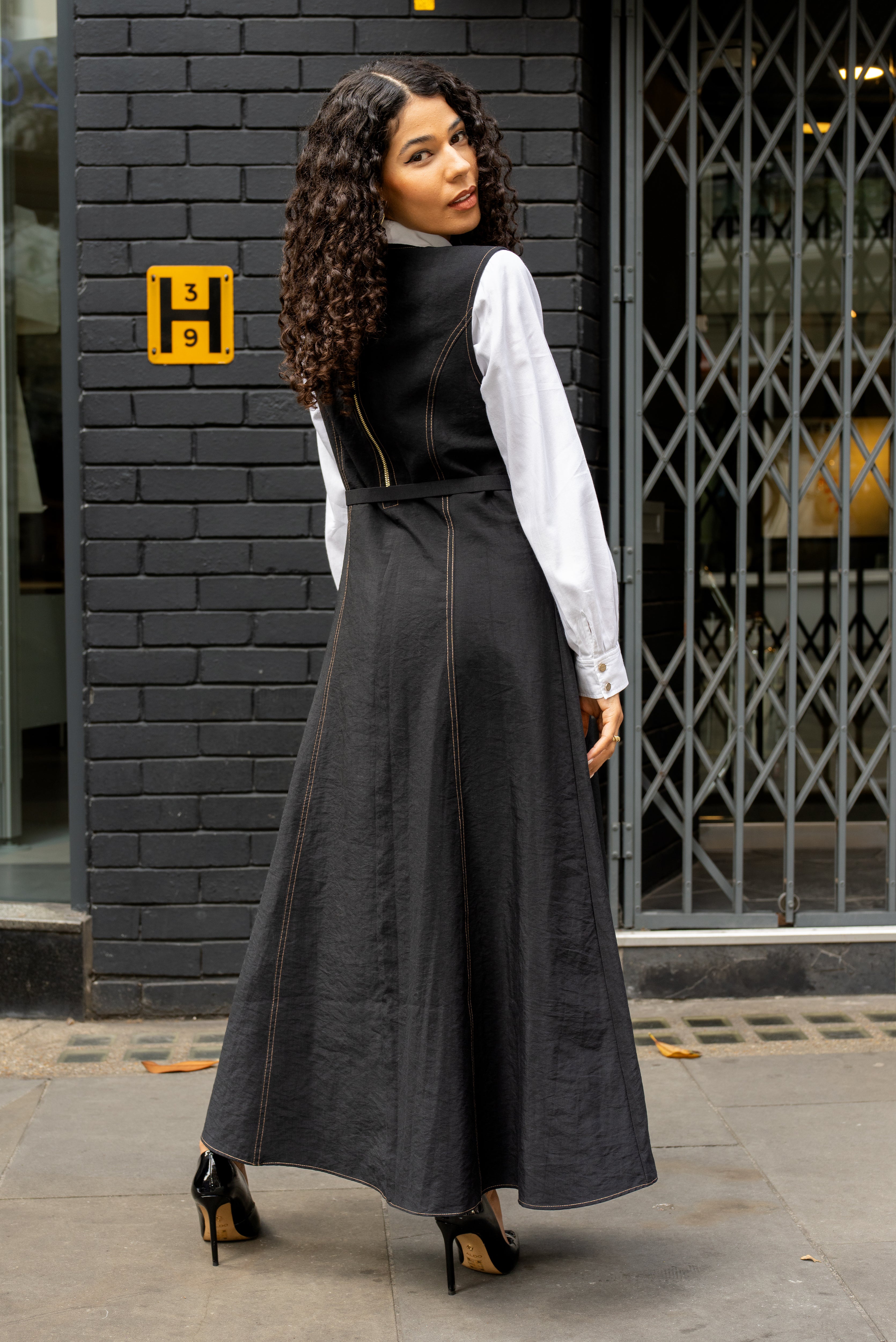 Black Sleeveless Fitted Maxi Dress With Belt